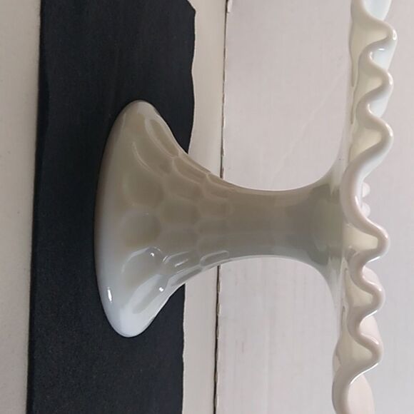 Vintage Beautiful Thumbprint Footed Cake Pedestal Cake Stand Cottagecore - Picture 2 of 7